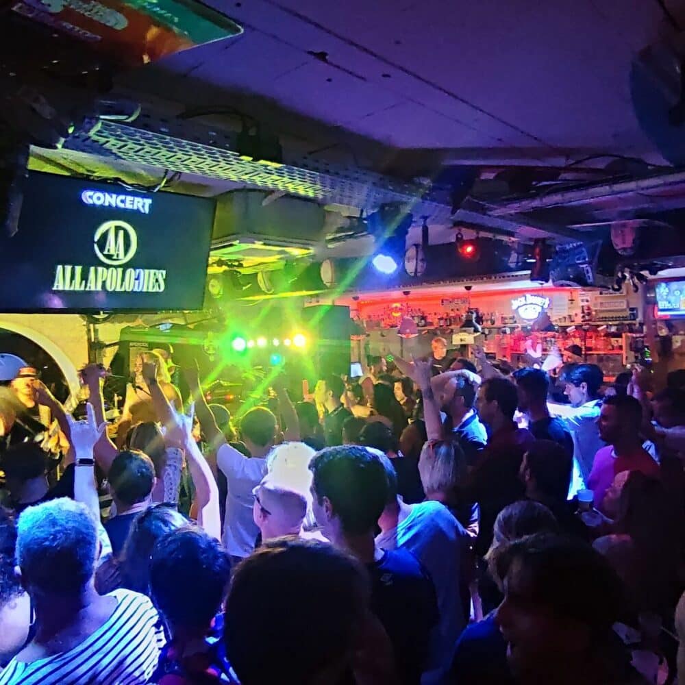 aperock-cafe-anglet-location-marty-surf-delivery