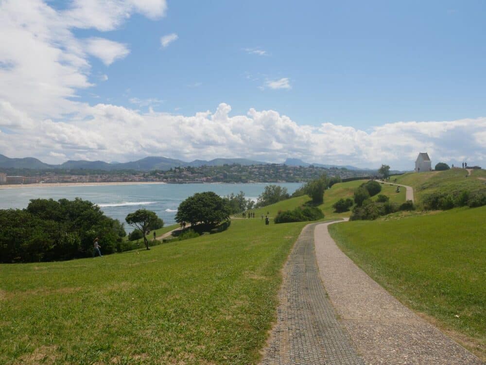 balade-sainte-barbe-st-jean-de-luz-location-marty-surf-delivery